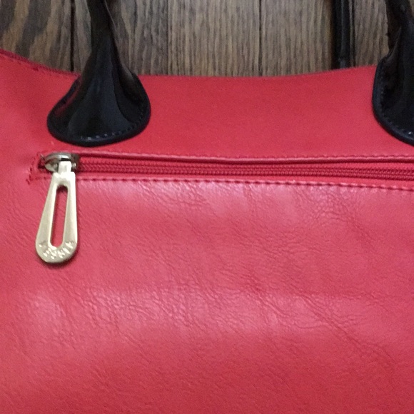 Combo Deal Vessla Red Leather Bag & Patent Wallet - Picture 6 of 16